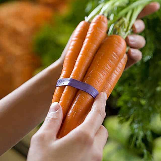 Organic food benefits: Bunch of Carrots